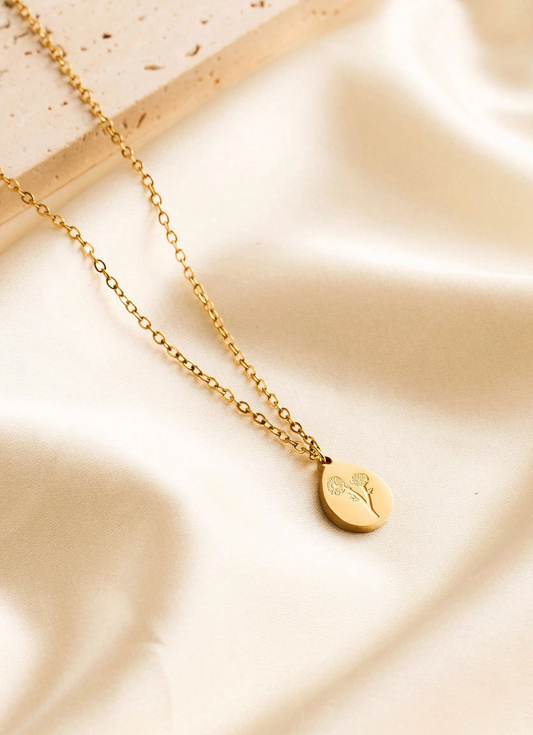 Oval floral pendant necklace in 18K gold plating